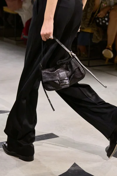 Look 14